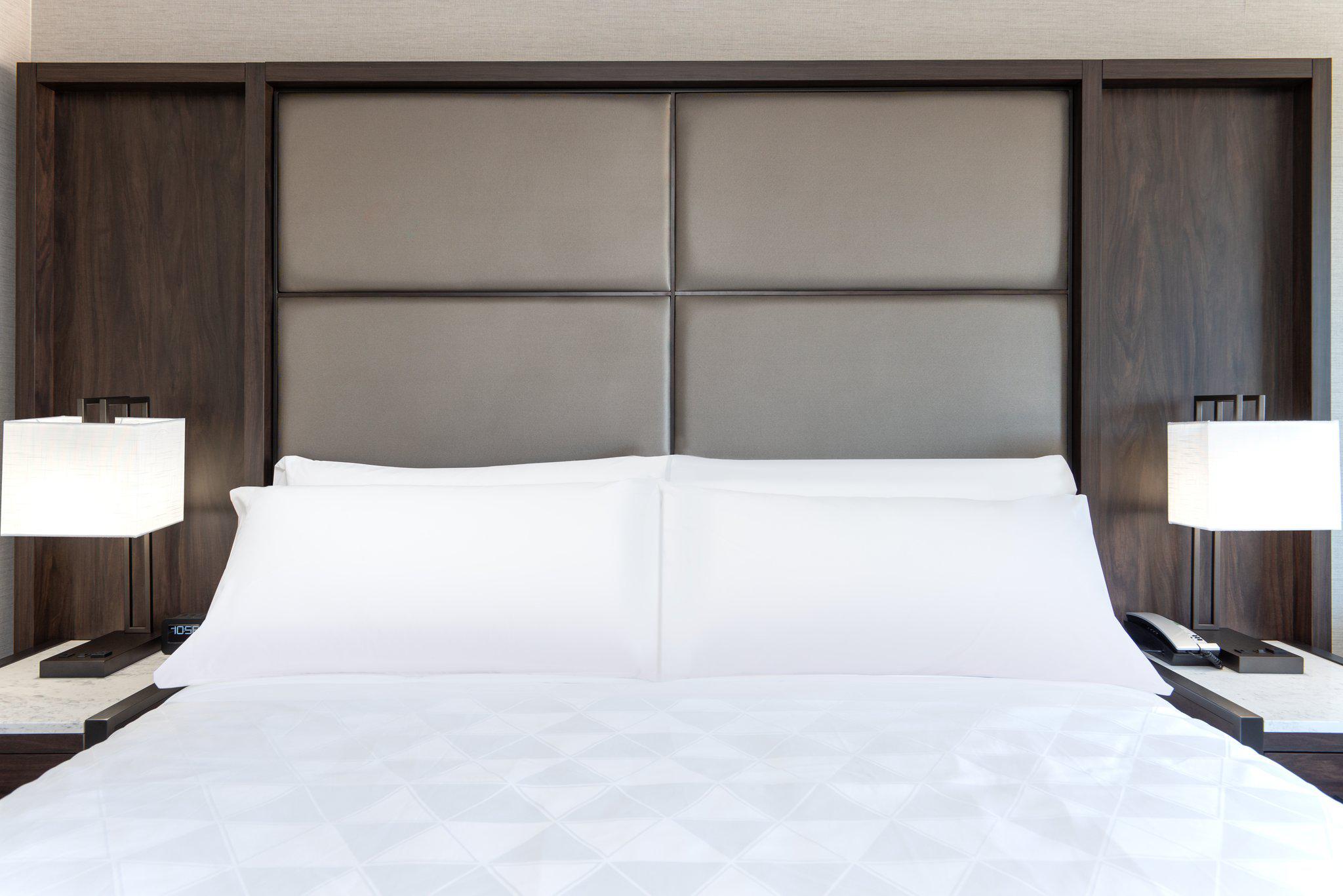 Фото Holiday Inn Boston Logan Airport - Chelsea, an Ihg Hotel