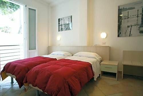 Гостиница Hotel Aurora в Сан-Винченцо