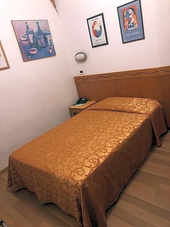 Фото Hotel Nuova Italia