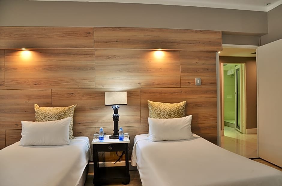 Фото Capetonian Hotel