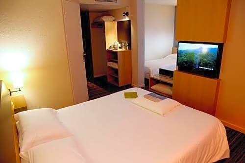 Фото Hotel Kyriad Tours Sud Chambray les Tours