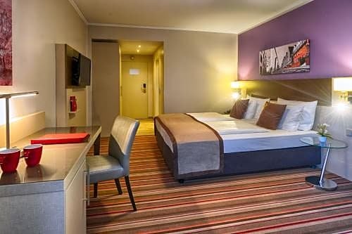 Фото Leonardo Hotel Köln