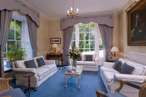 Фото Burleigh Court