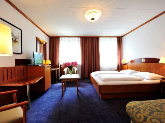 Фото The Weekend Hotel