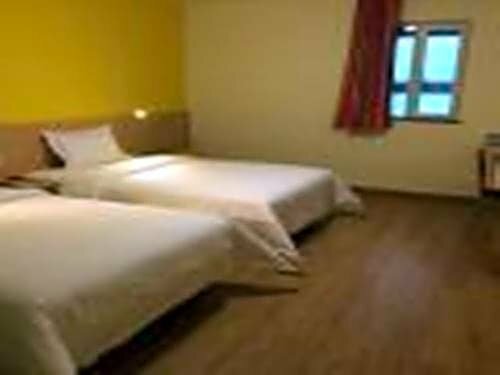 Гостиница 7Days Inn Urumchi Guangming Road в Урумчи