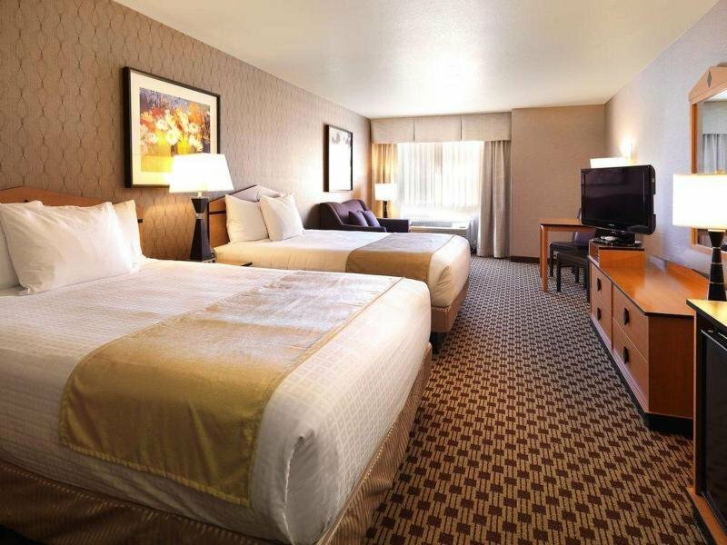 Гостиница Crystal Inn Hotel & Suites West Valley City в Вест-Велли-Сити