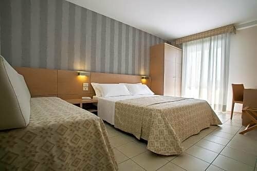 Гостиница Hotel Europa в Линьяно-Саббьядоро