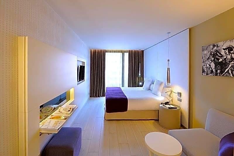 Фото Grums Barcelona Hotel & SPA