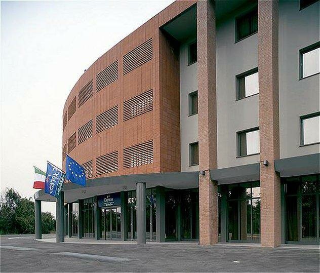 Гостиница Holiday Inn Express Parma в Парме
