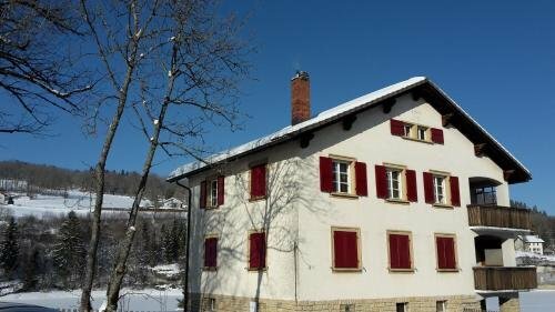 Гостиница Hotel Restaurant Les Rives du Doubs в Кантоне Невшатель