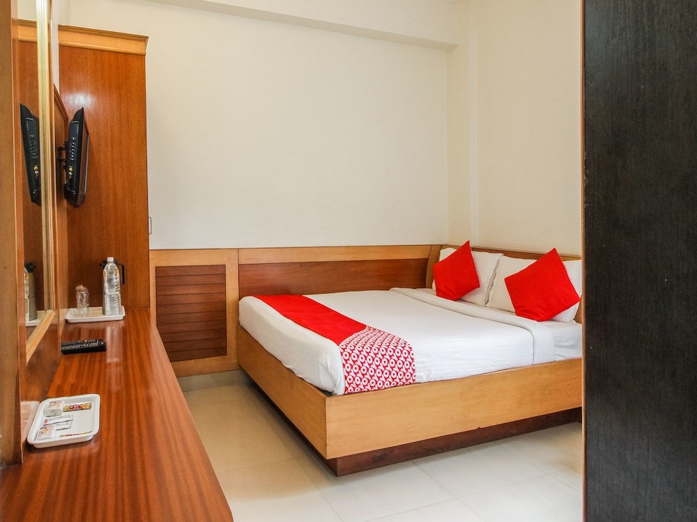 Фото Oyo 1633 Hotel White Parrot