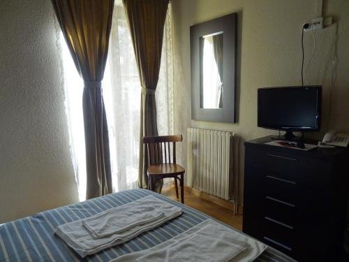 Фото Hostal Cal Forner