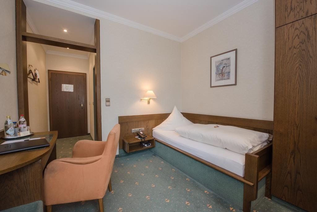 Фото Hotel Am Schloss