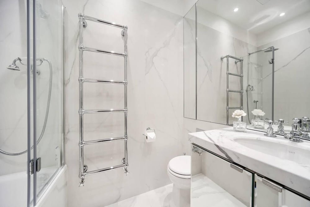 Фото Luxurious 1br Period Property in Kensington