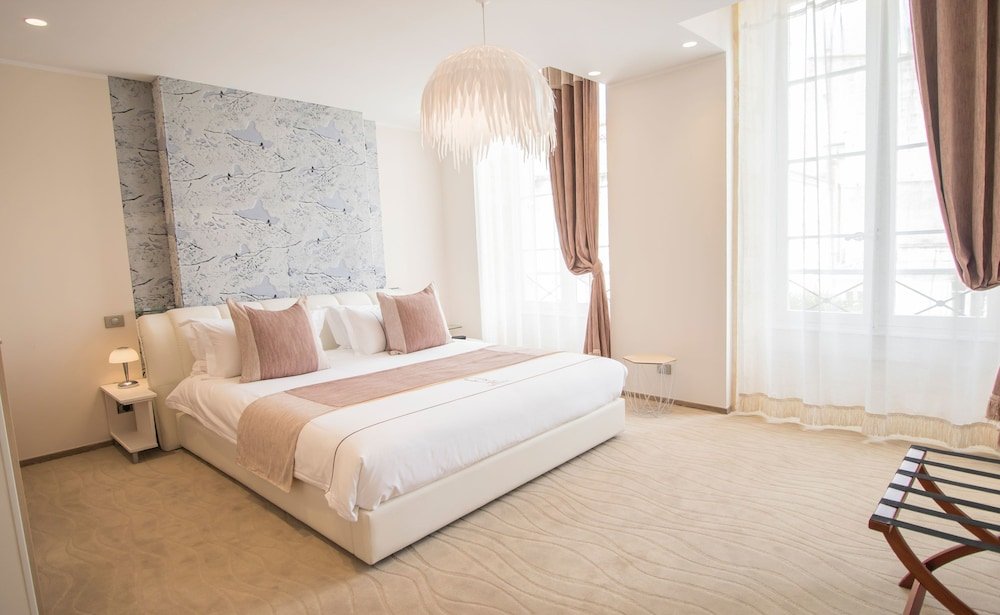 Фото Hôtel des Quinconces