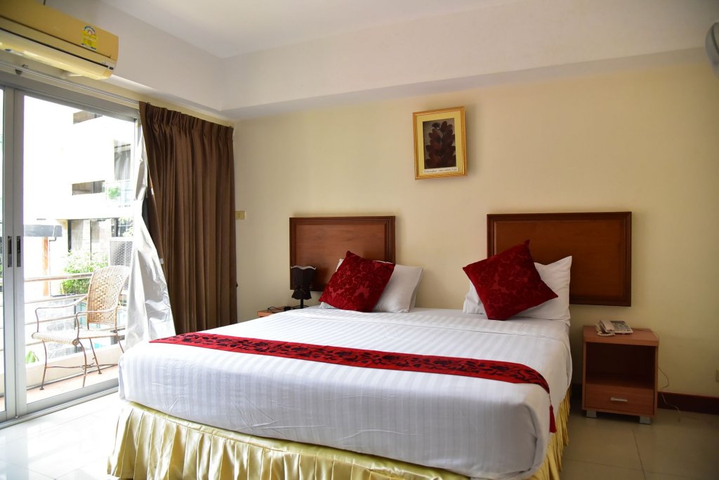 Фото отеля 2