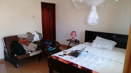 Фото United Motel Entebbe