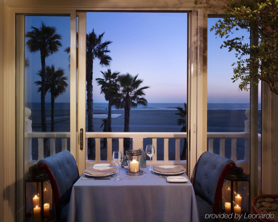 Фото Shutters on the Beach