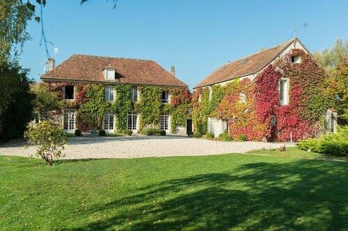 Гостиница Hotel The Originals Domaine de Bellevue в Мелёне