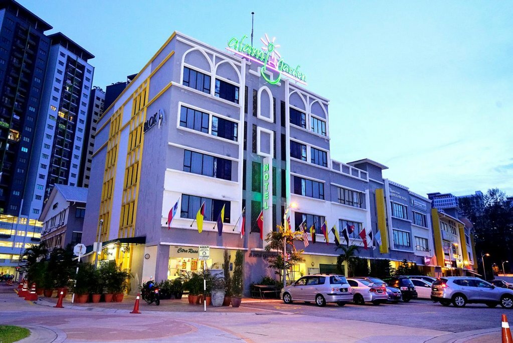 Hotel Alami Garden Hotel & Apartment Homestay, Shah Alam, photo