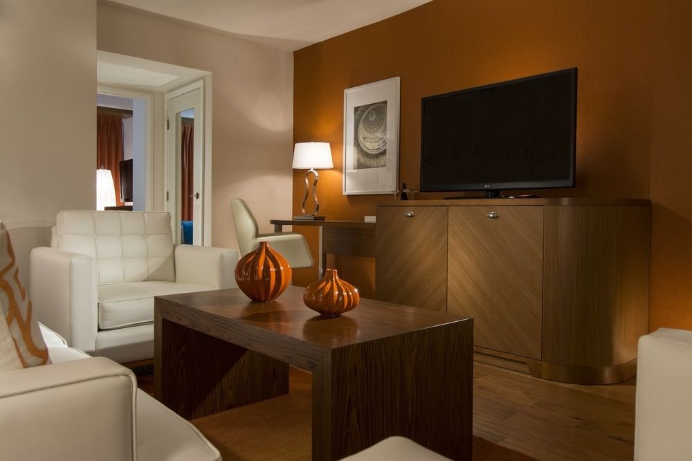 Фото The Line Austin