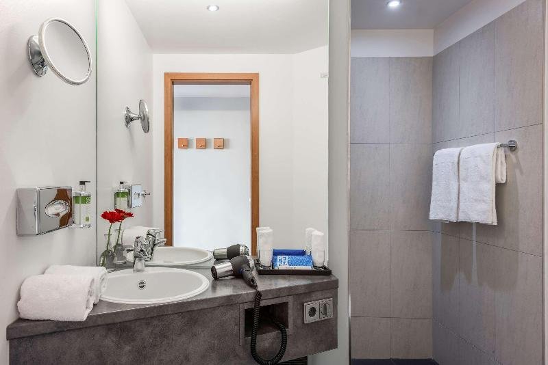 Фото Hotel Wolfsburg Centrum, Affiliated by Meliá