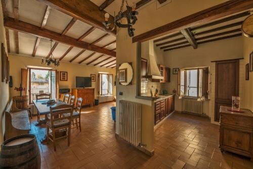 Гостиница Locanda Il Pino в Сан-Джиминьяно