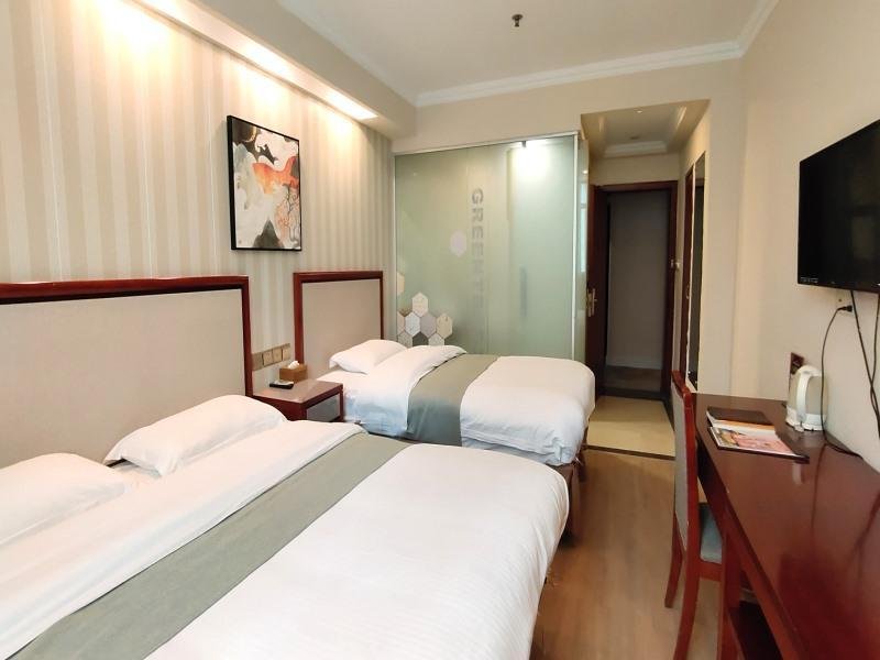 Фото GreenTree Inn Zhenjiang Center Street No. 1 Peoples Hospital Express Hotel