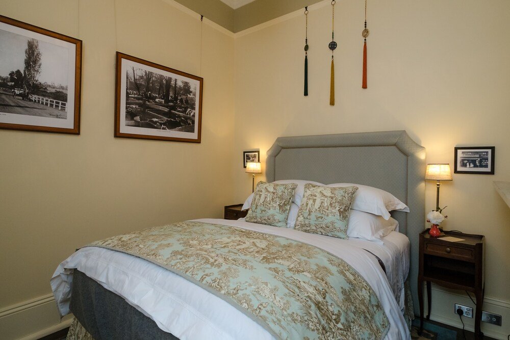 Фото The Old Bank Boutique Hotel