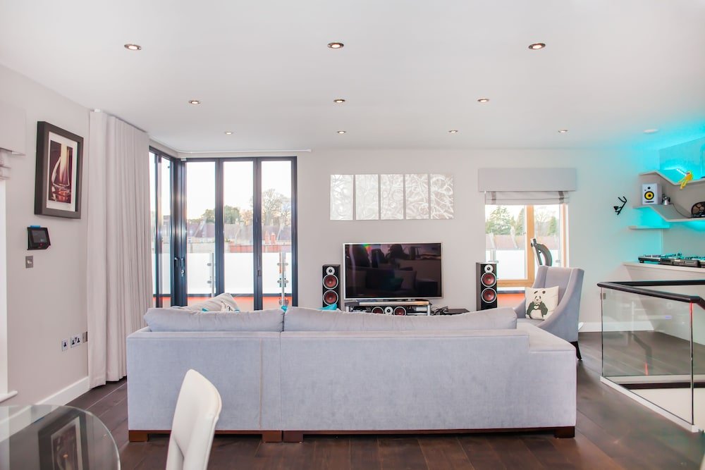 Фото Henge House, Penthouse Apartment