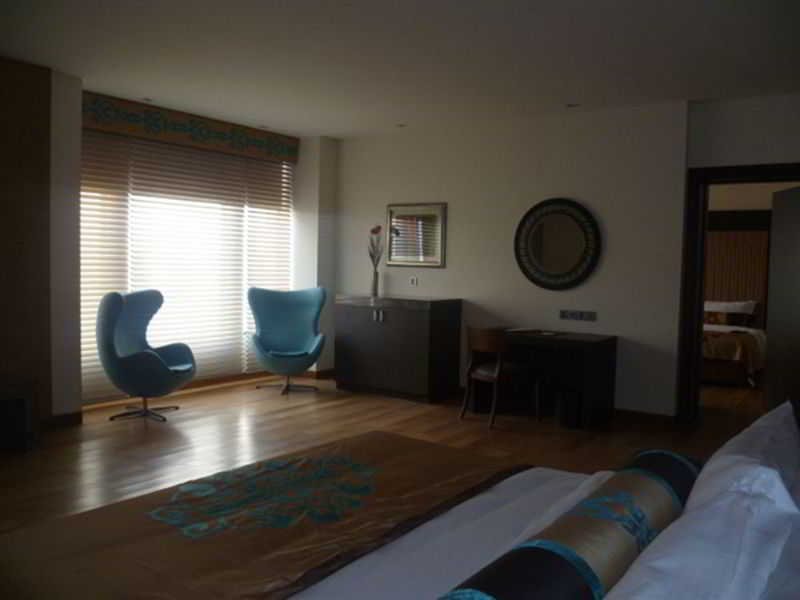 Фото The LaLiT Great Eastern Kolkata