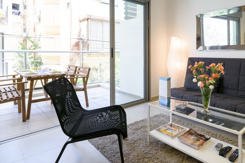 Фото Design New Central 1 Min Walk Beach