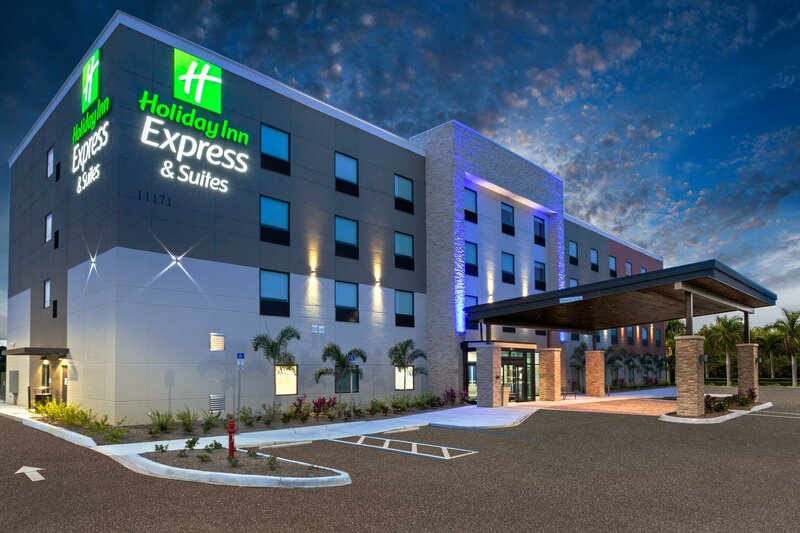Holiday Inn Express & Suites Ft Myers Beach-Sanibel Gateway, an Ihg Hotel