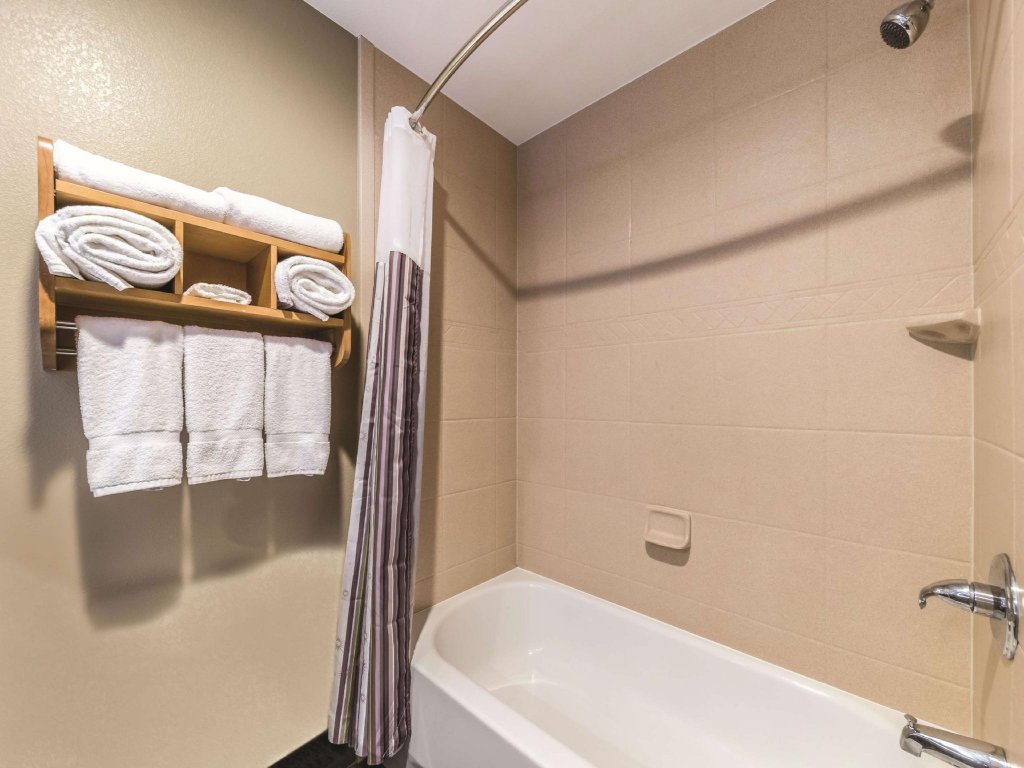 Фото La Quinta Inn & Suites by Wyndham Tulsa Catoosa Route 66