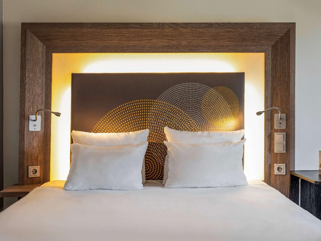 Фото Novotel Paris Saint Denis Stade Basilique