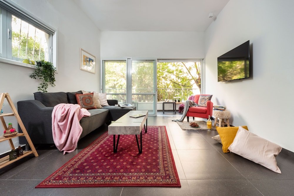 Фото Fantastic 2bd City Center Apt w Balcony