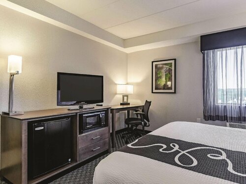 Гостиница La Quinta Inn & Suites by Wyndham Warwick Providence Airport в Штате Род-Айленд