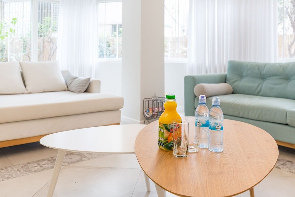 Фото 2bdr Masaryk Square Apt Central Location