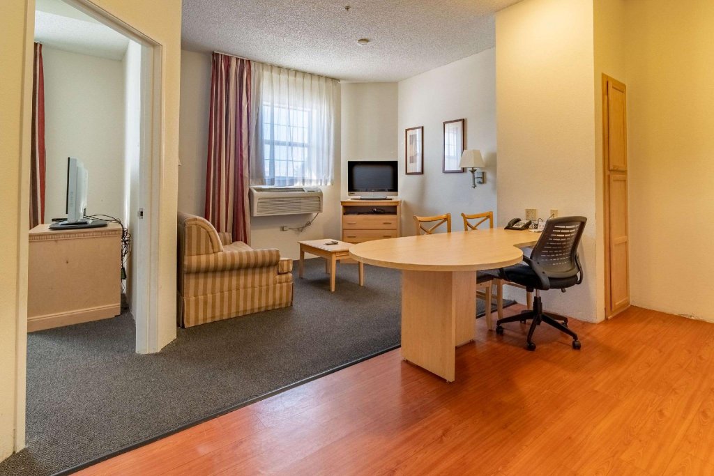 Фото Quality Inn & Suites Denver South Park Meadows Area