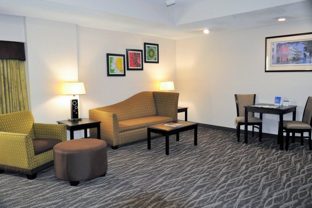 Фото Comfort Inn Downtown Charleston