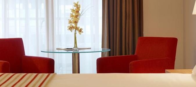 Фото Clayton Hotel Cardiff Lane