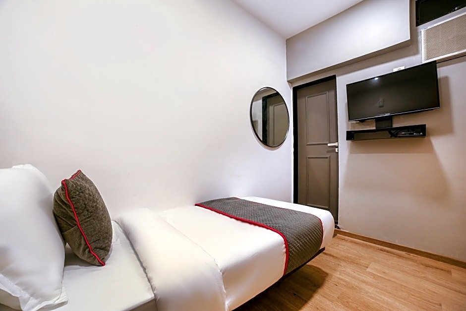 Фото Hotel Highway Residency