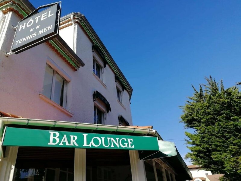 Гостиница Hôtel Les Tennis Men в Ла-Боли-Эскублаке
