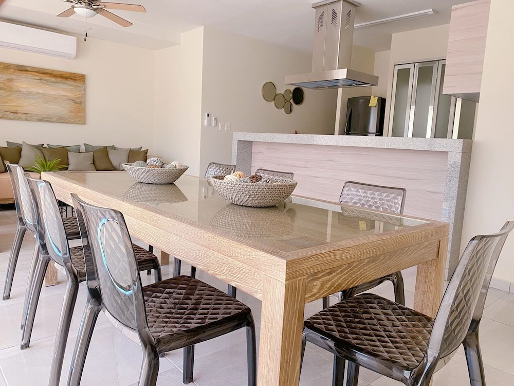 Фото Luxury 2 Bedroom Apartments