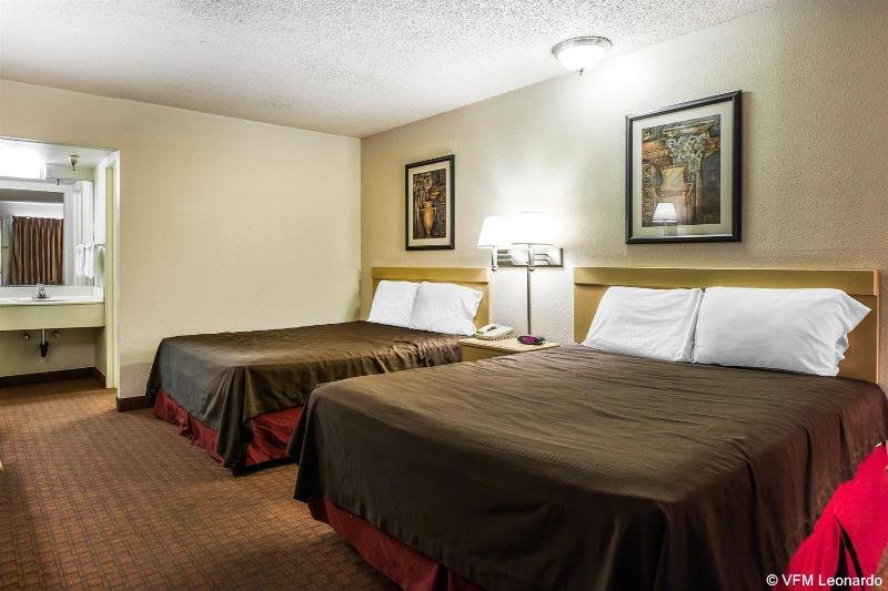Фото Rodeway Inn Ontario Airport Mills