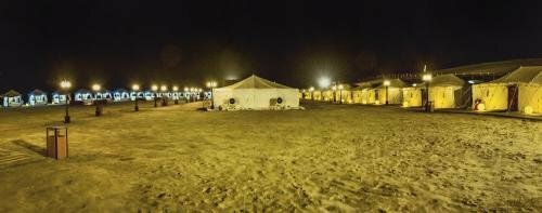 Гостиница Кемпинг Regency Sealine Camp в Эль-Вакре