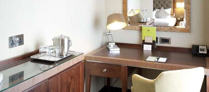 Фото DoubleTree by Hilton London - Victoria