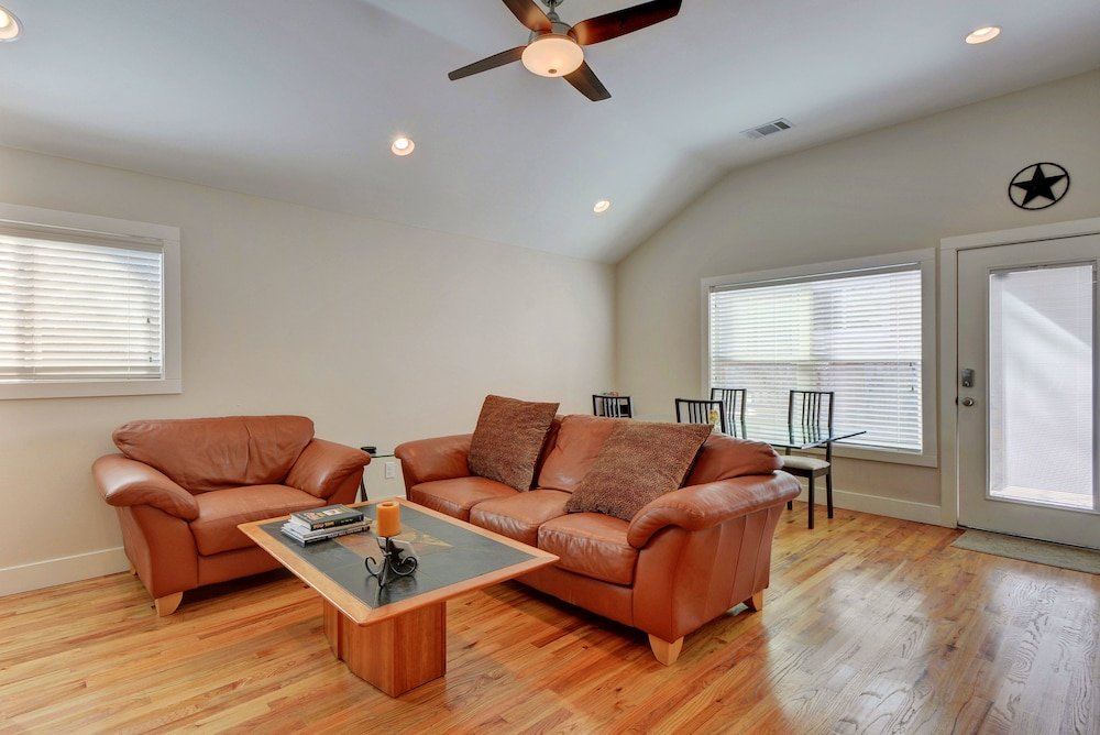 Фото 2br Renovated Austin Coach House by RedAwning