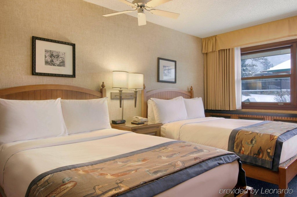 Фото Fairmont Jasper Park Lodge