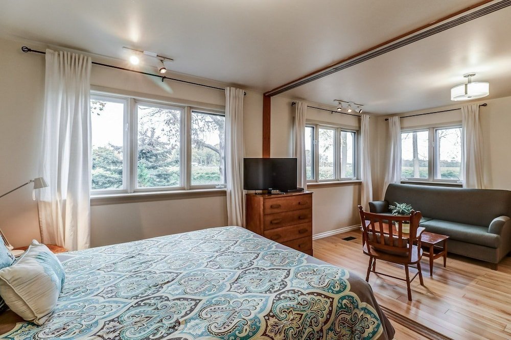 Фото Vineyard Villa Bed & Breakfast